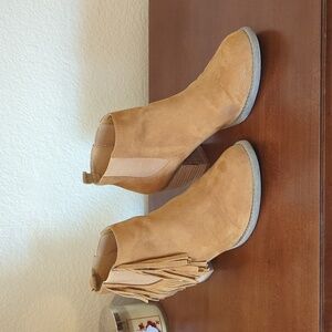 Women's American Eagle Outfitter Caramel Color Boots Size 10